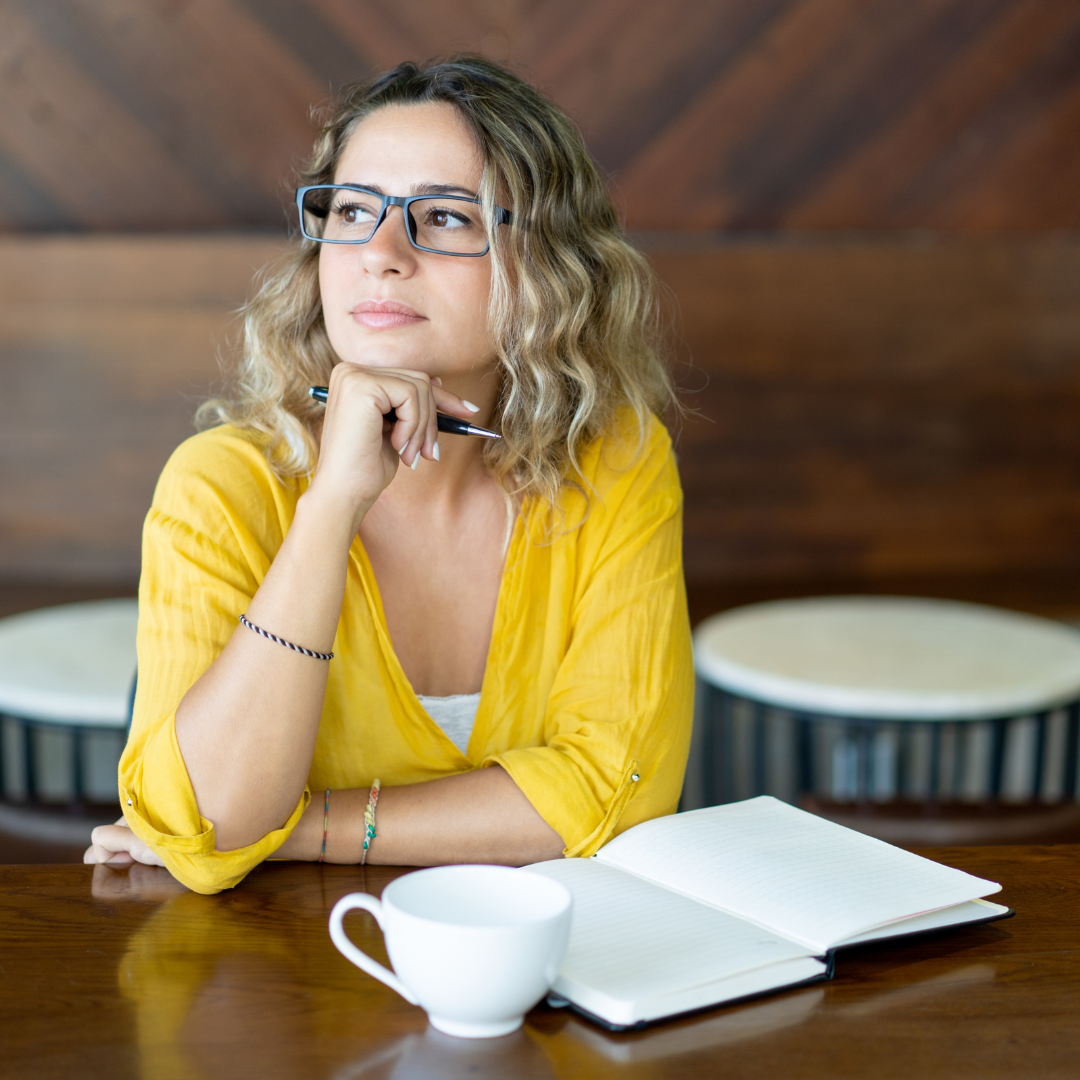A woman who thinks about which topic to write for her book